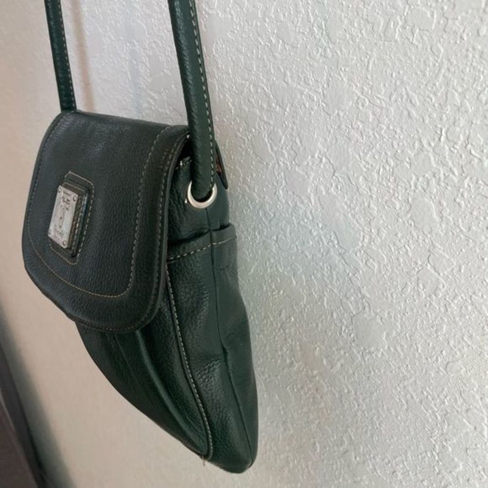 Hunter green Tignanello pebbled leather crossbody purse‎ made in Italy. - Picture 2 of 9
